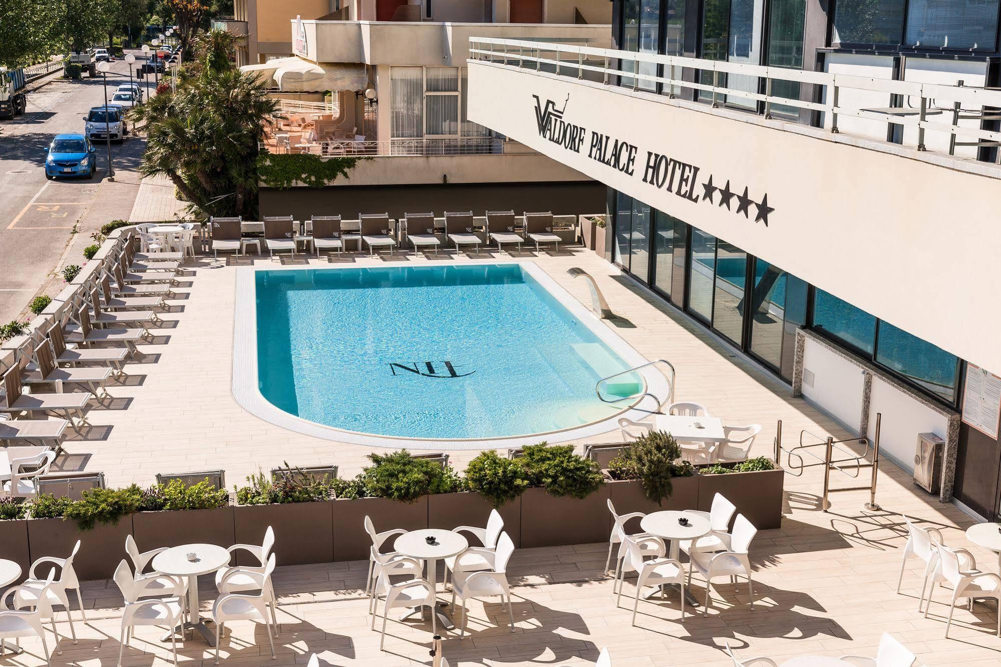 Waldorf Palace 4*